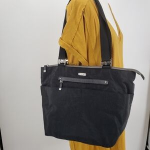 Baggalini shoulder bag Women large black nylon leather trim zipper top closure